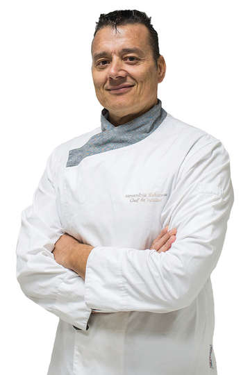 Αλέξανδρος Κόκκορης. Καθηγητής ΙΕΚ PRAXIS. Chef & Pastry Chef. CHEF – Nobell eatery ΙΚΕ – Γαλάτσι: Κουζίνα με επιρροές από όλο τον κόσμο.