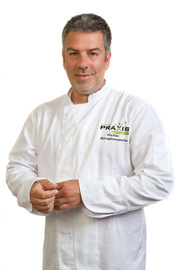 Στάθης Καραγιαννόπουλος. Εργάζεται ως Chef και καθηγητής Μαγειρικής στη Σχολή Μαγειρικής του ΙΕΚ PRAXIS.
