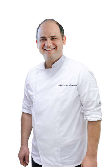 Κοσκινάς Αλέξανδρος. Chef Tudor Hall. Chef στο Tudor Hall Restaurant (King George Hotel). Καθηγητής Μαγειρικής στο ΙΕΚ PRAXIS.