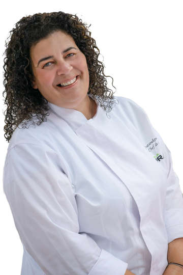 Γεωργία Κουτσούκου. Καθηγήτρια ΙΕΚ PRAXIS. Chef, Ειδική Μαγειρικής Ενσυναίσθησης.Σπούδασε Τεχνικός Μαγειρικής Τέχνης στο ΙΕΚ PRAXIS.