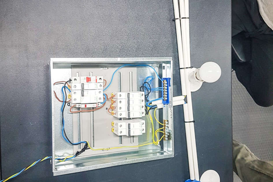 Εγκατάσταση καλωδίωσης και ηλεκτρικού πίνακα
