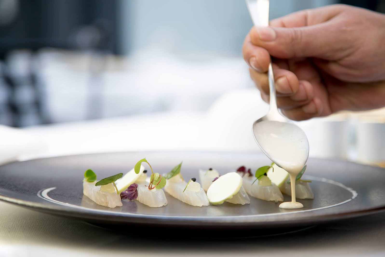 ΣΠΟΝΔΗ Restaurant: Οι Σπουδαστές Μαγειρικής του PRAXIS κάνουν Πρακτική στο Πολυβραβευμένο Εστιατόριο με 2* Michelin