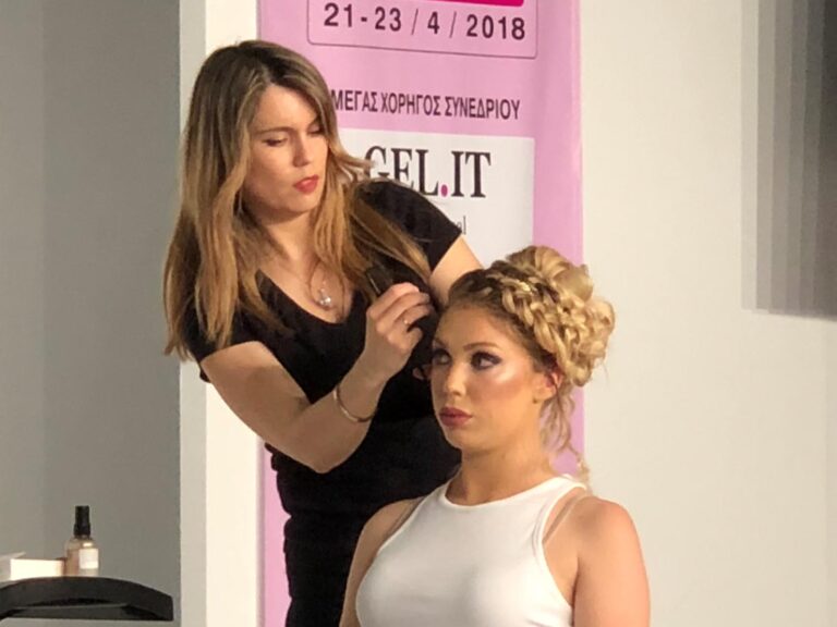 Γυναικεία Χτενίσματα