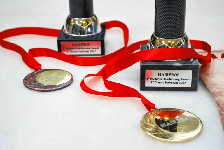 Γυναικεία Χτενίσματα