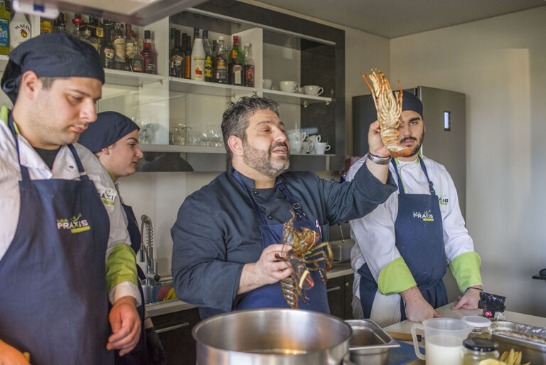 Μαγειρεύοντας με Ελληνικά Όστρακα & Θαλασσινά