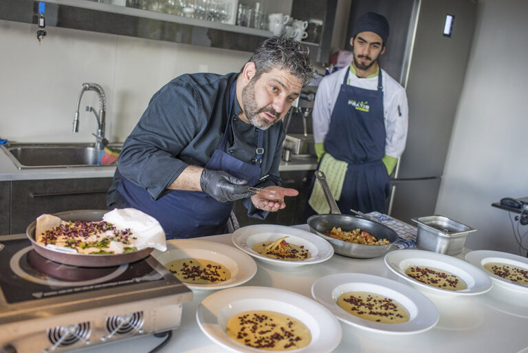 Μαγειρεύοντας με Ελληνικά Όστρακα & Θαλασσινά