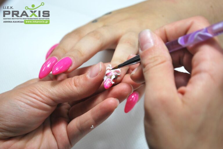 Nail Artist: Τεχνίτης Νυχιών