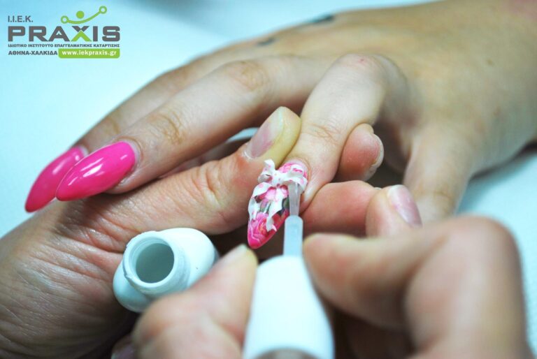 Nail Artist: Τεχνίτης Νυχιών