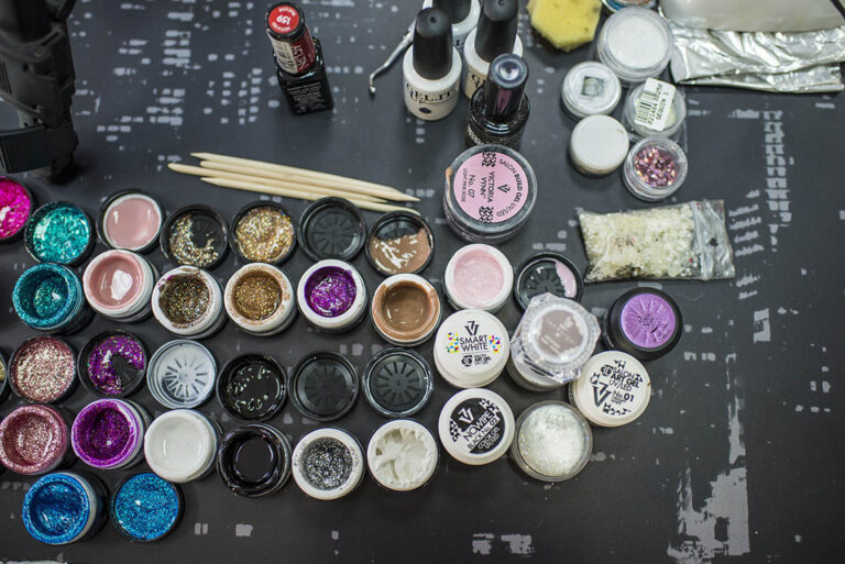Nail Artist: Τεχνίτης Νυχιών