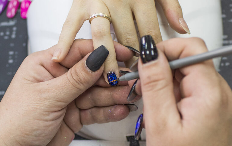 Nail Artist: Τεχνίτης Νυχιών