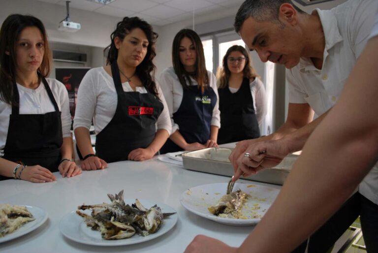 Εστιατόριο: Decoupage Ψαριού (άνοιγμα / καθάρισμα)