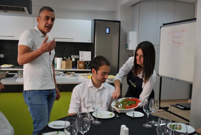 Εστιατόριο: Επαγγελματικό Σέρβις Φαγητού