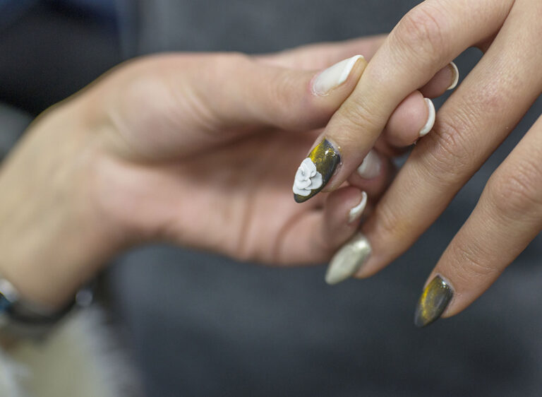 Nail Artist: Τεχνίτης Νυχιών