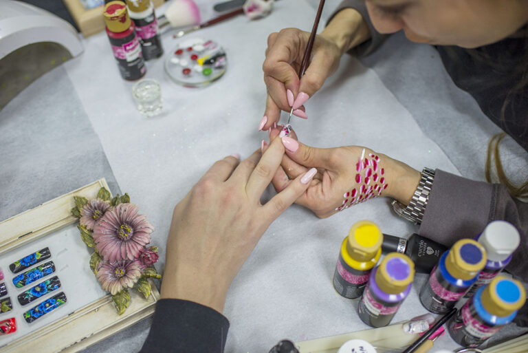 Nail Artist: Τεχνίτης Νυχιών