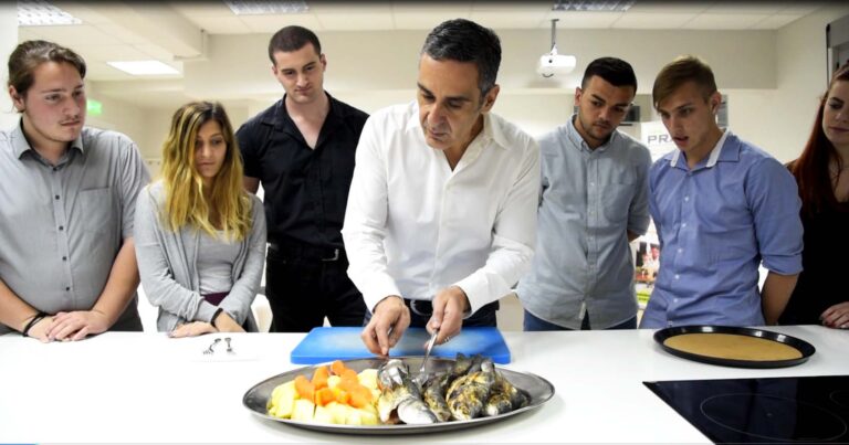 Εστιατόριο: Decoupage Ψαριού (άνοιγμα / καθάρισμα)