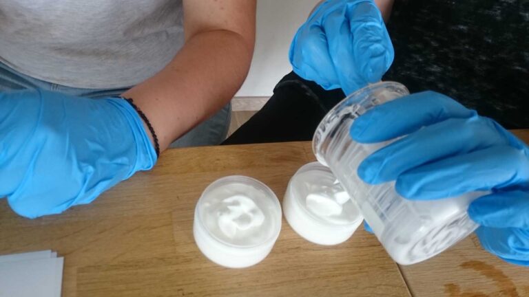 Ενυδατικές Κρέμες: Χειροποίητα & Εναλλακτικά Καλλυντικά