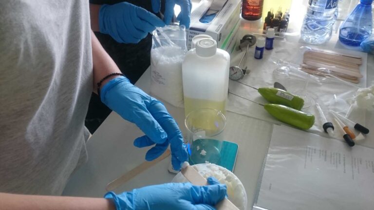 Ενυδατικές Κρέμες: Χειροποίητα & Εναλλακτικά Καλλυντικά