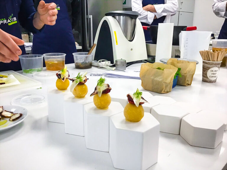 Amuse bouche canapés & Mignardises με τον R&D chef Mιχάλη Μάρθα