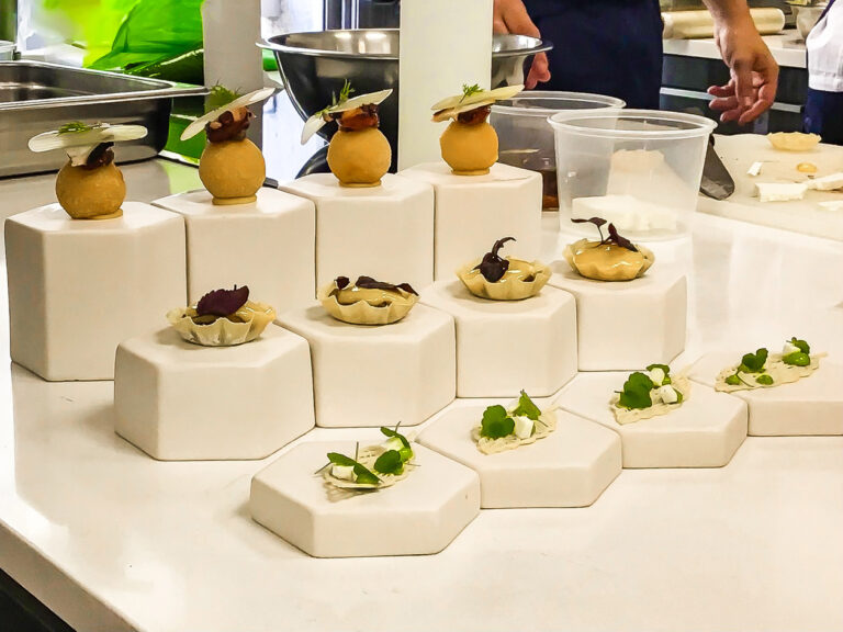 Amuse bouche canapés & Mignardises με τον R&D chef Mιχάλη Μάρθα