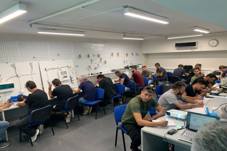 Τεχνίτης Οχημάτων Υψηλής Τάσης – Κατηγορίας 1