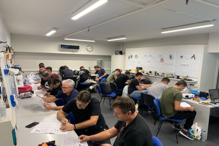 Τεχνίτης Οχημάτων Υψηλής Τάσης – Κατηγορίας 1